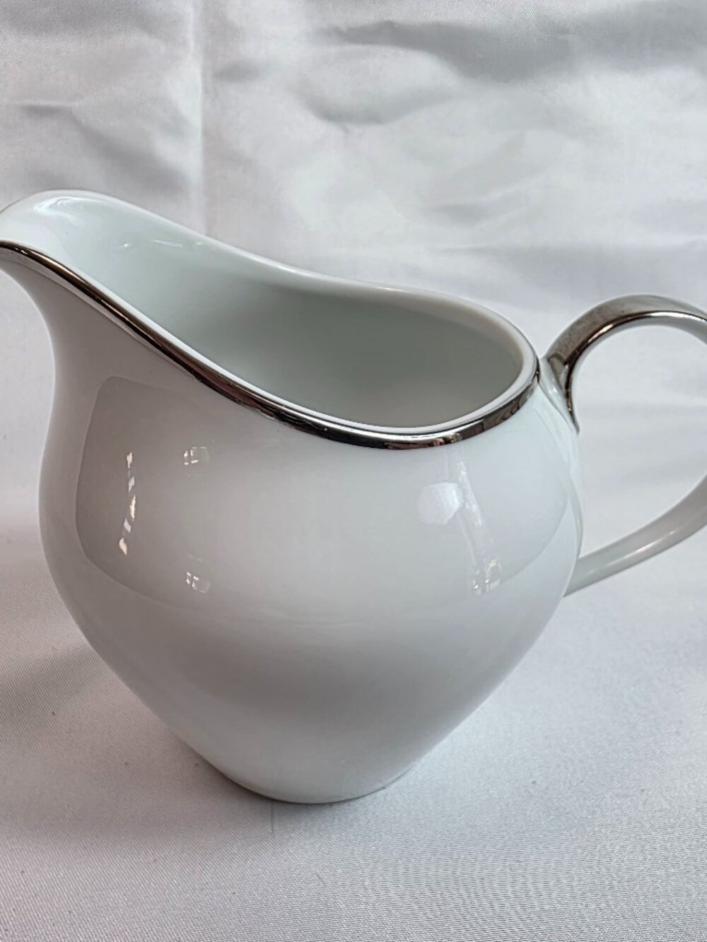 Amcrest Meito Wedding Ring Creamer White with Platinum Trim